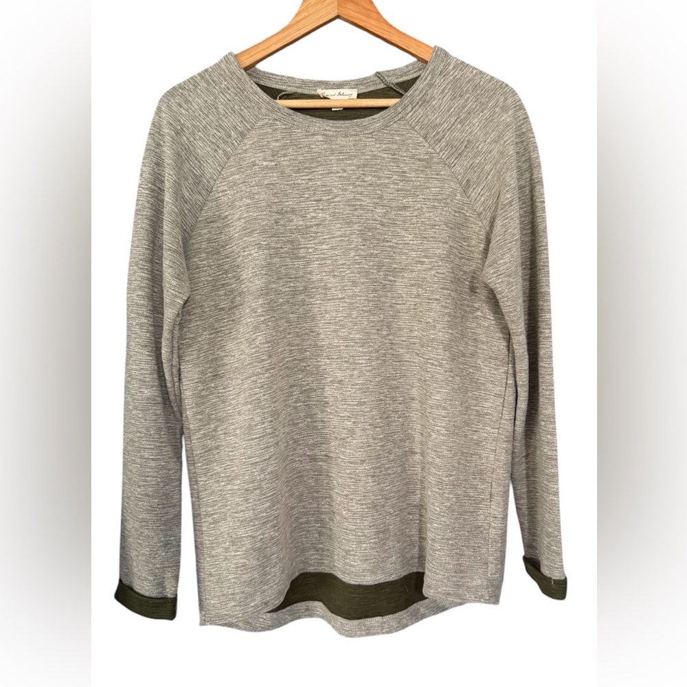 Jane and Delancey Women’s crew neck long sleeve minimalist pullover Top Size M